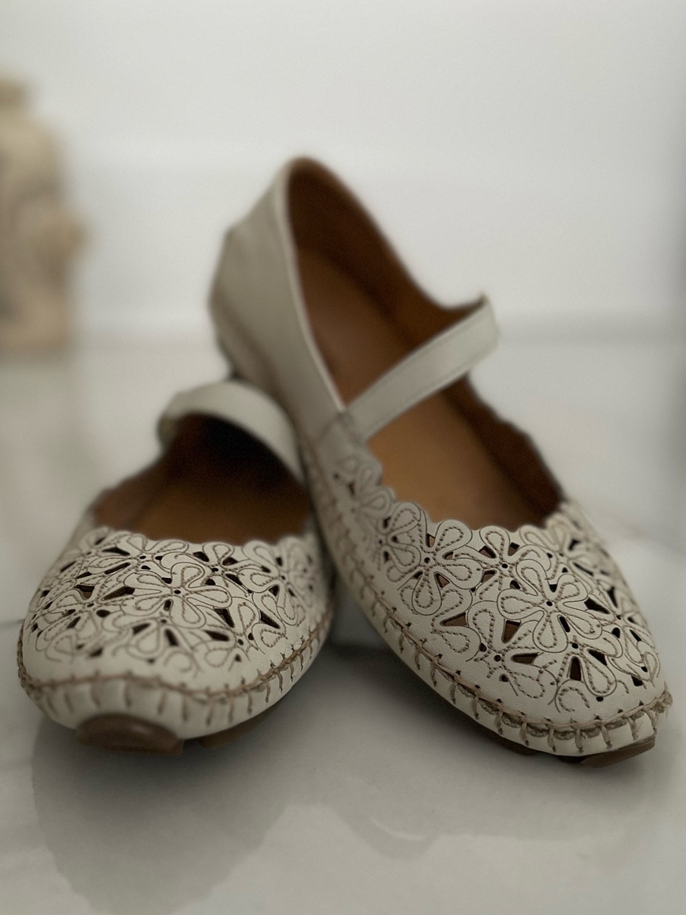 Pikolinos Premium Leather Perforated Mary Jane Flats - Nata Cream White -Size 38
